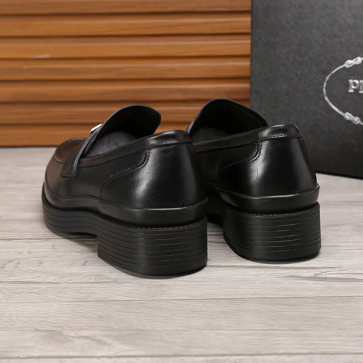 Men's shoes 💰540 💰💰🎩🎩【Prada】Counter 1:1⬆️original reproduction, absolute quality🆗Original outsole, high-quality imported rubber, wear-resistant and non-slip, never degummed, upper material: imported first-layer cowhide➕anti-slip foam outsole, official website material, lining material: water-dyed leather lining, 3 colors available! Code number 38-45